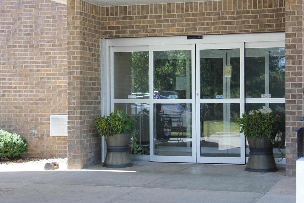 Super 8 By Wyndham Adrian Hotel Exterior photo